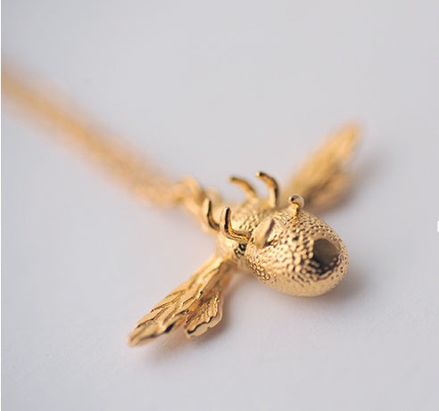 Fashion gold-plated bee pendant