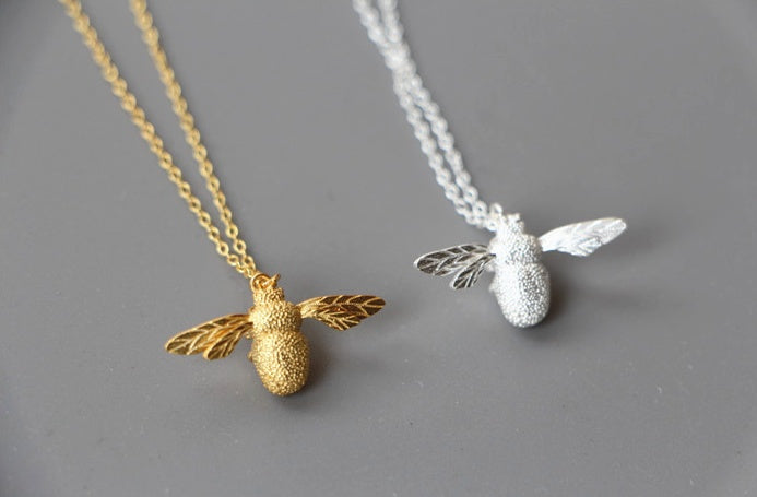 Fashion gold-plated bee pendant